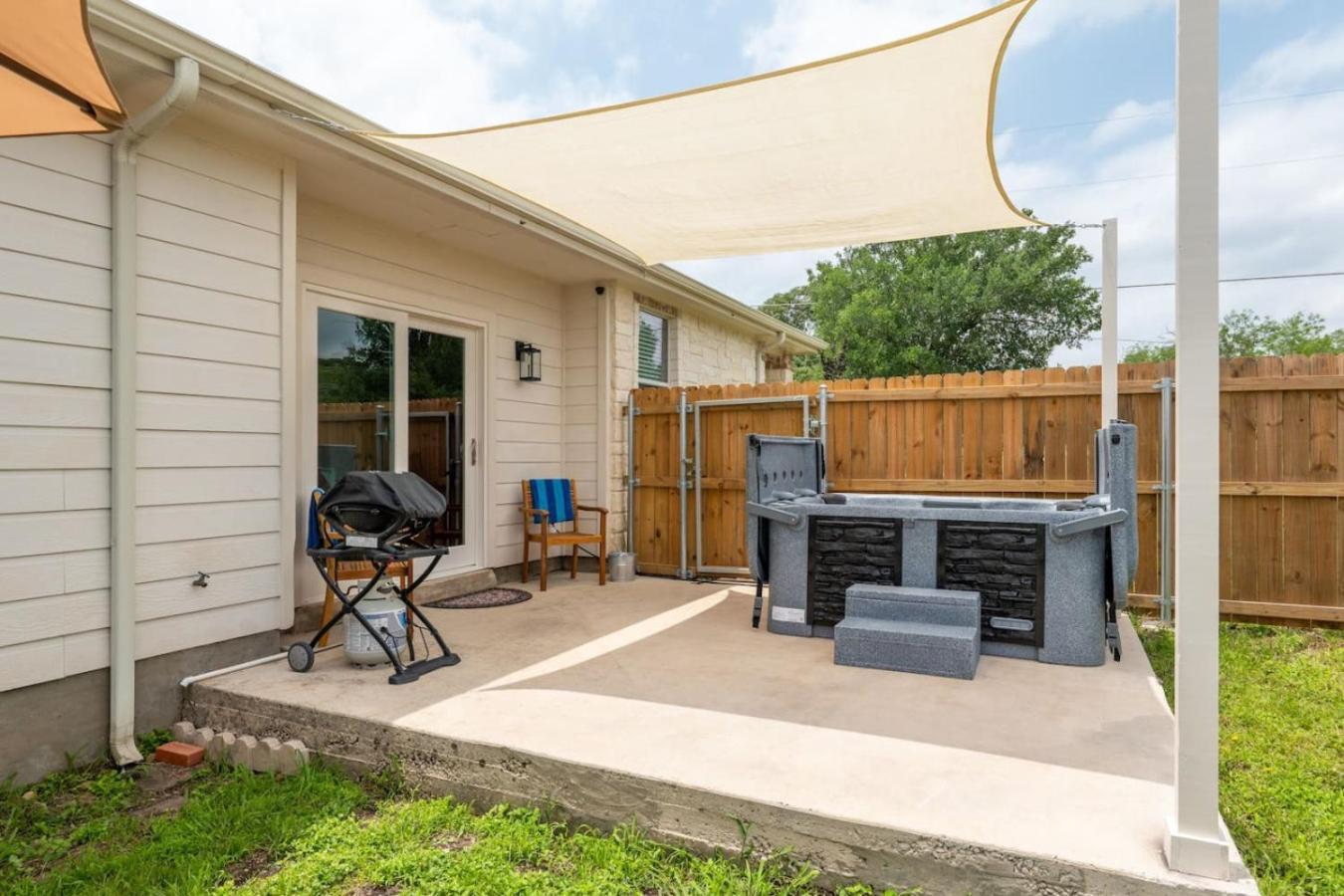 The Lodge At Little Ranches Central Sleeps 26 Wimberley Kültér fotó